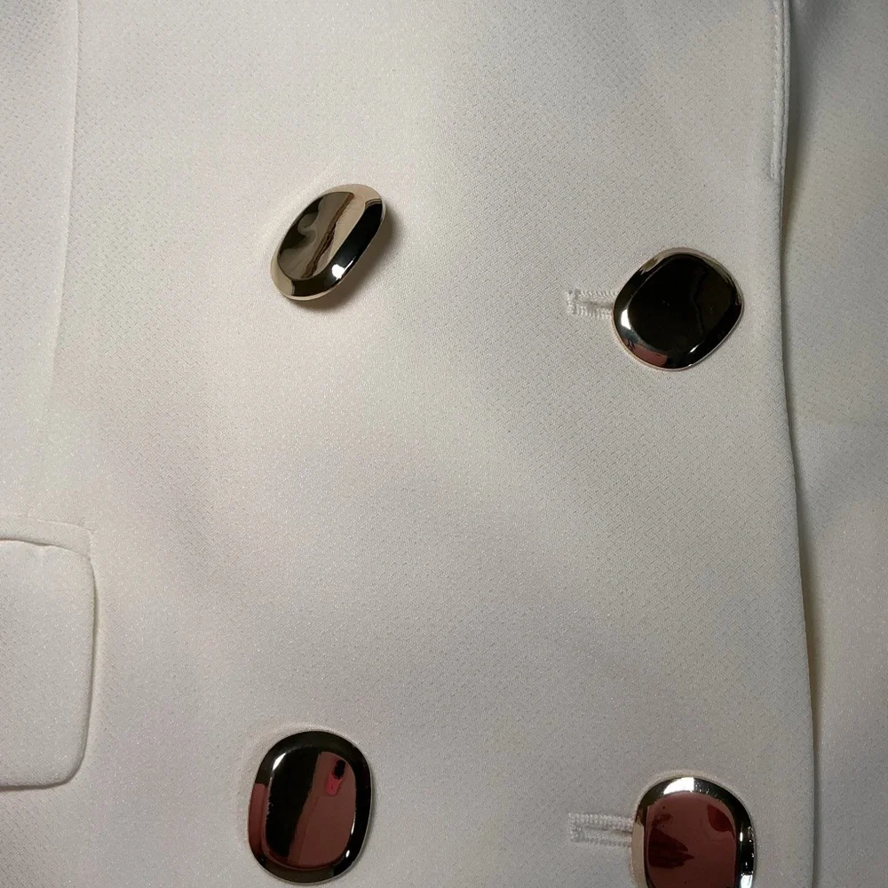 Zara Elegant White Double-Breasted Women's Coat - Picture 6 of 8